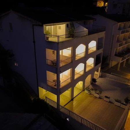 Apartments Larus Baška Voda Eksteriør bilde