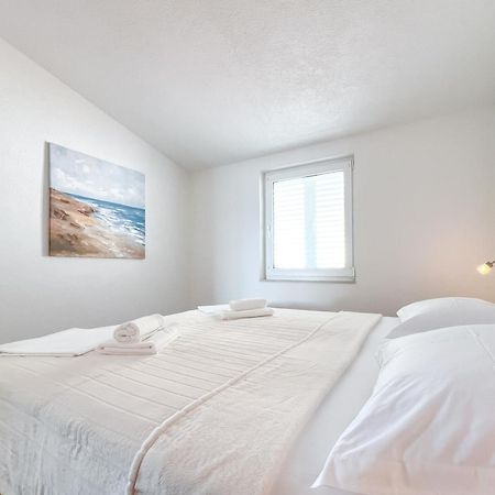 Apartments Larus Baška Voda Eksteriør bilde