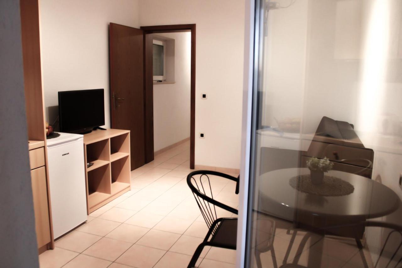 Apartments Larus Baška Voda Eksteriør bilde