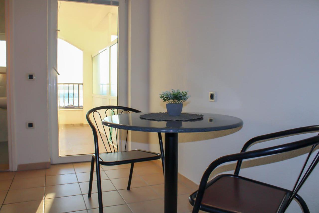 Apartments Larus Baška Voda Eksteriør bilde