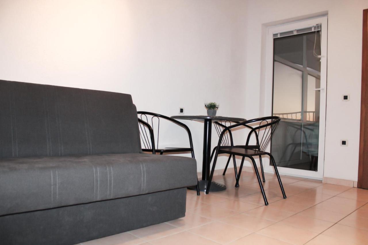 Apartments Larus Baška Voda Eksteriør bilde