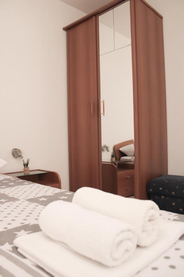 Apartments Larus Baška Voda Eksteriør bilde
