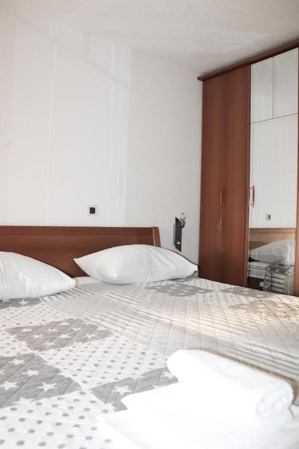 Apartments Larus Baška Voda Eksteriør bilde