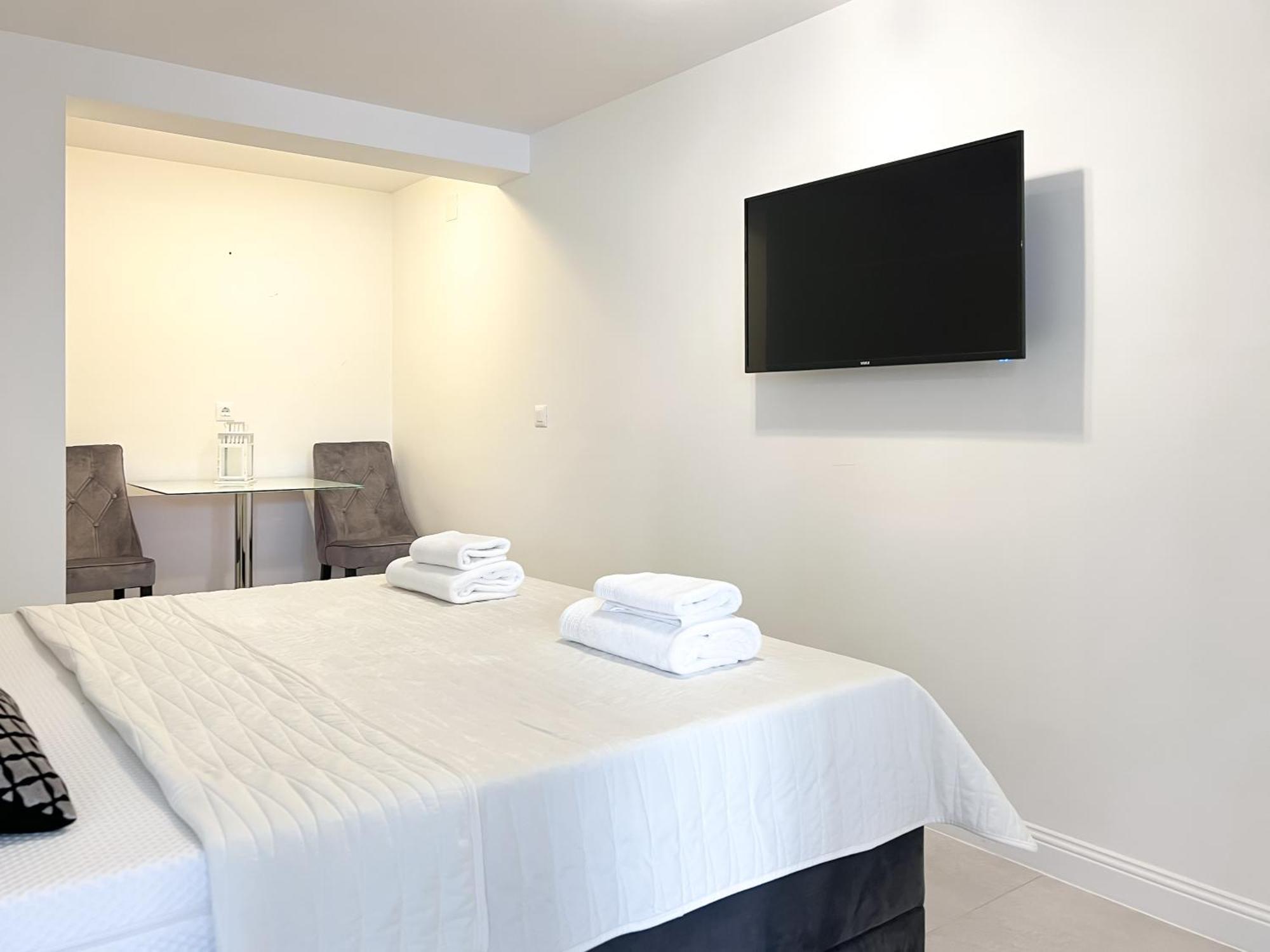 Apartments Larus Baška Voda Rom bilde