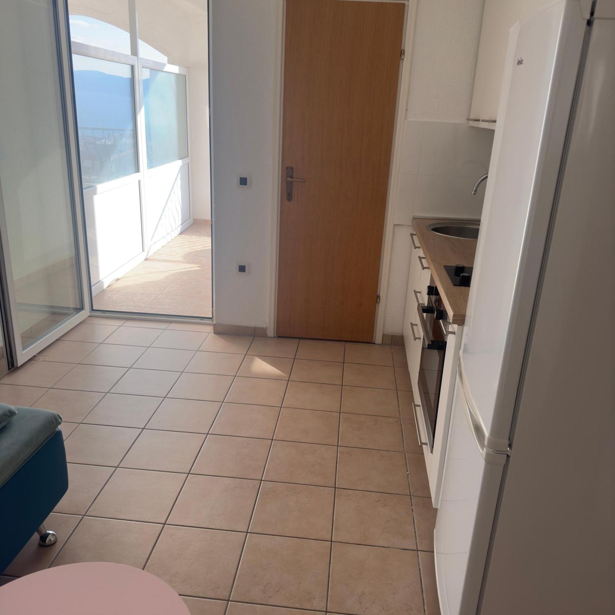 Apartments Larus Baška Voda Rom bilde