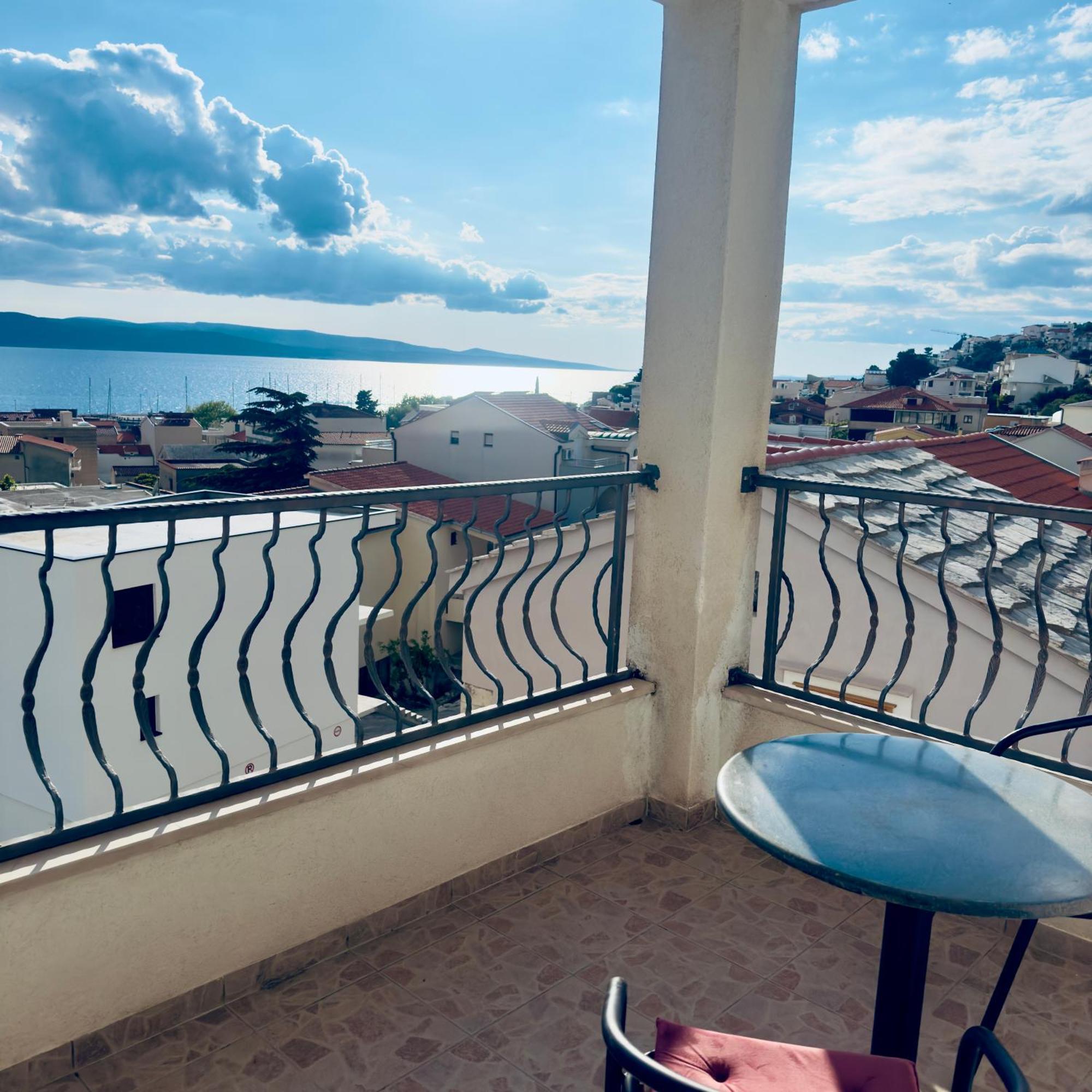 Apartments Larus Baška Voda Rom bilde